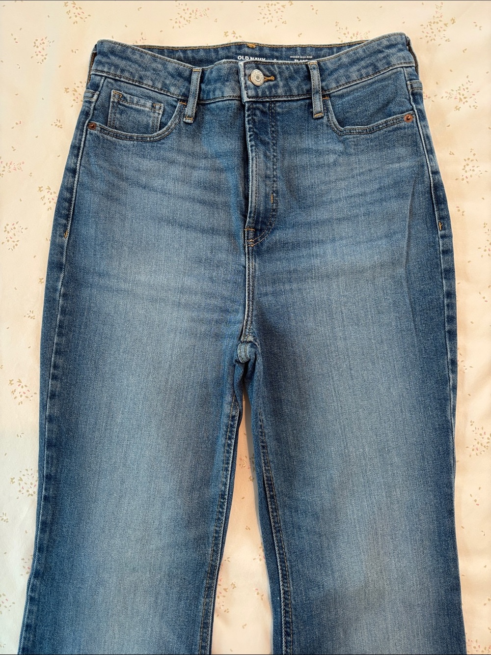 OLD NAVY HIGH RISE FLARE JEANS in Size 6